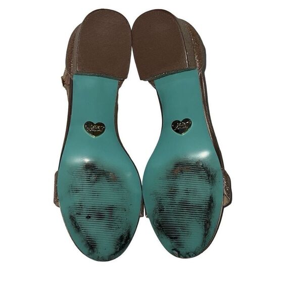 Betsey Johnson Miri Evening Sandals Block Heel Gold Glitter Wedding Event sz 10 - Picture 7 of 9